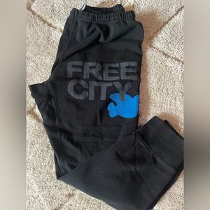 Free City cropped sweats size Large